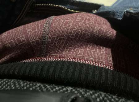 Jeune homme très discret et très généreux