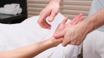 Je propose des massages aux dames/femmes.