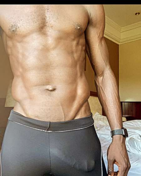 escort noire disponible pour vous détendre