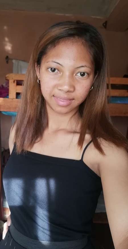 Fille Malgache sérieuse