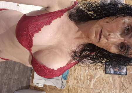 Italienne pakistanaise sensuelle et feline