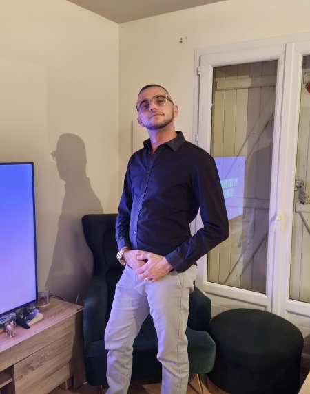 Hombipourhomfemoucpl