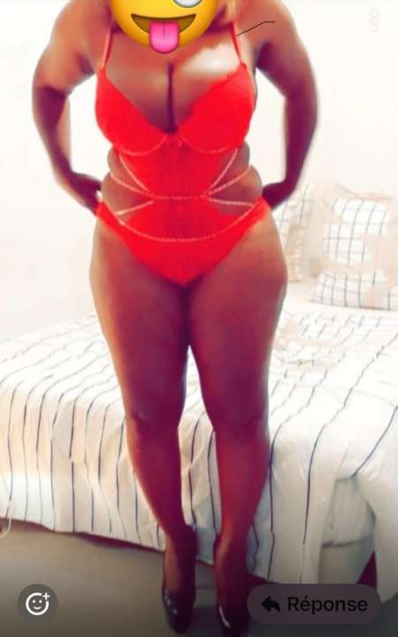 Sandrine aime cunnilingus disponible
