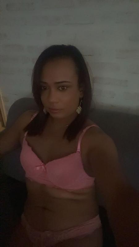La belle sexy, Laura tu reçois à st dénis