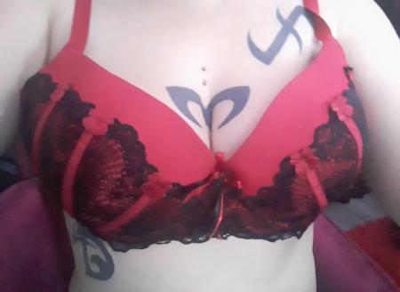 jeune femme Tatouer pour te donner du plaisir